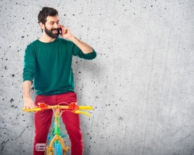 limpio-barba-adulto-ciclista-deporte-masculinas_1368-11452